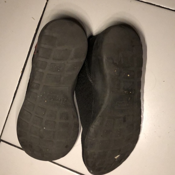 Size 1 boys tennis shoes needs shoe lace my son use to wear them without them. - Picture 4 of 4